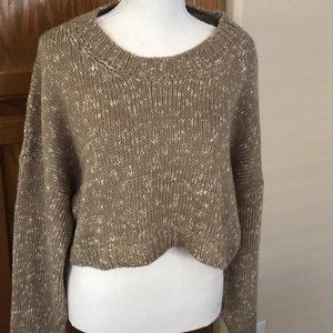 Long sleeve crop type sweater